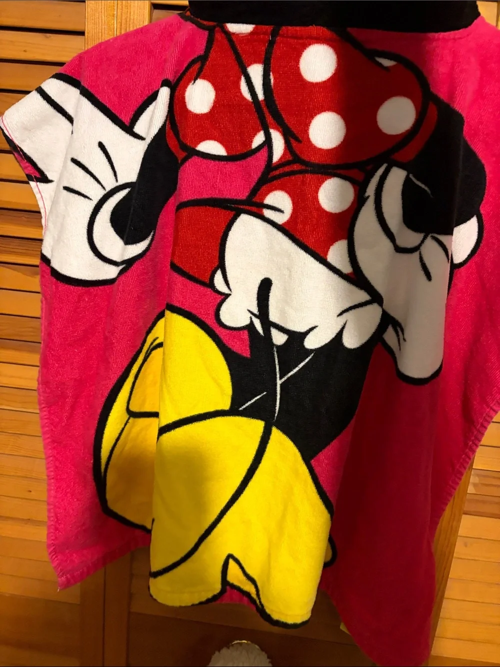 Disney MINNIE MOUSE Pink Hooded Towel with Bright Bow Accent